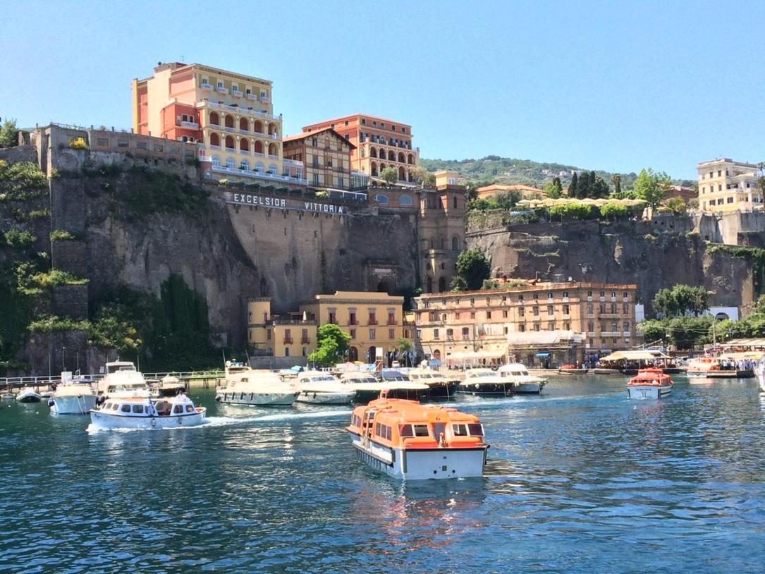 Giulia Bb Sorrento Bed & Breakfast ภายนอก รูปภาพ